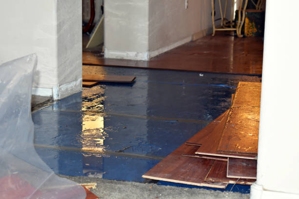 Professional Emergency Water Damage Restoration technician working in Como, WI